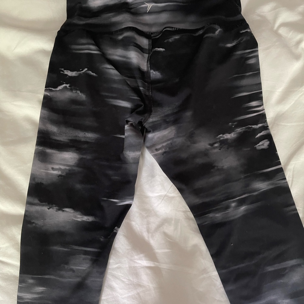 OldNavy woman’s active dry leggings
